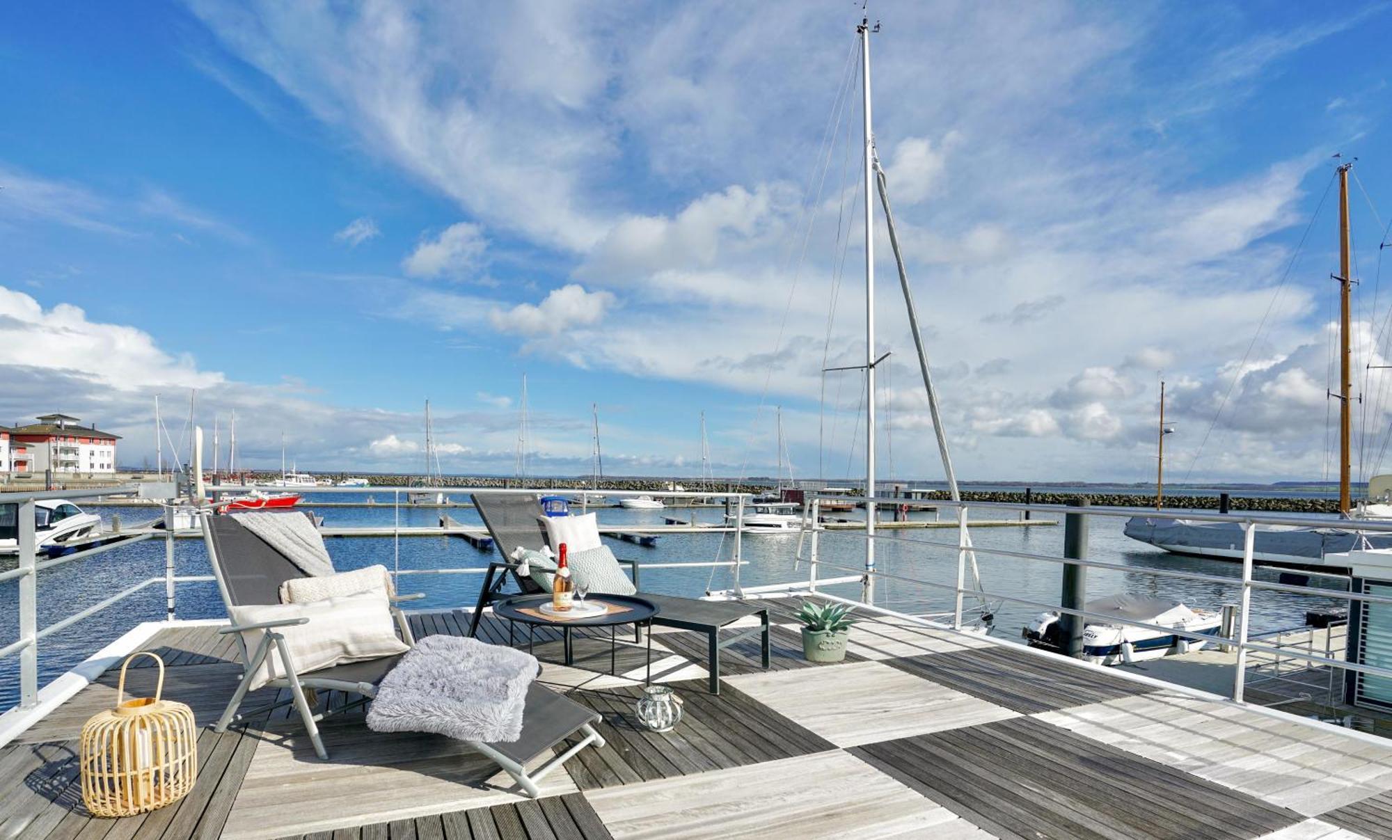 Exklusives Ostsee-Hausboot, Kueche Mit Spueler, Tv, Grosse Sonnenterrasse, 3X Kostenfreie Kfz-Parkplaetze, Klimaanlage, Bis Zu 6 Personen, 2X Baeder, Waschmaschine Boltenhagen (Ostseebad) Exterior foto
