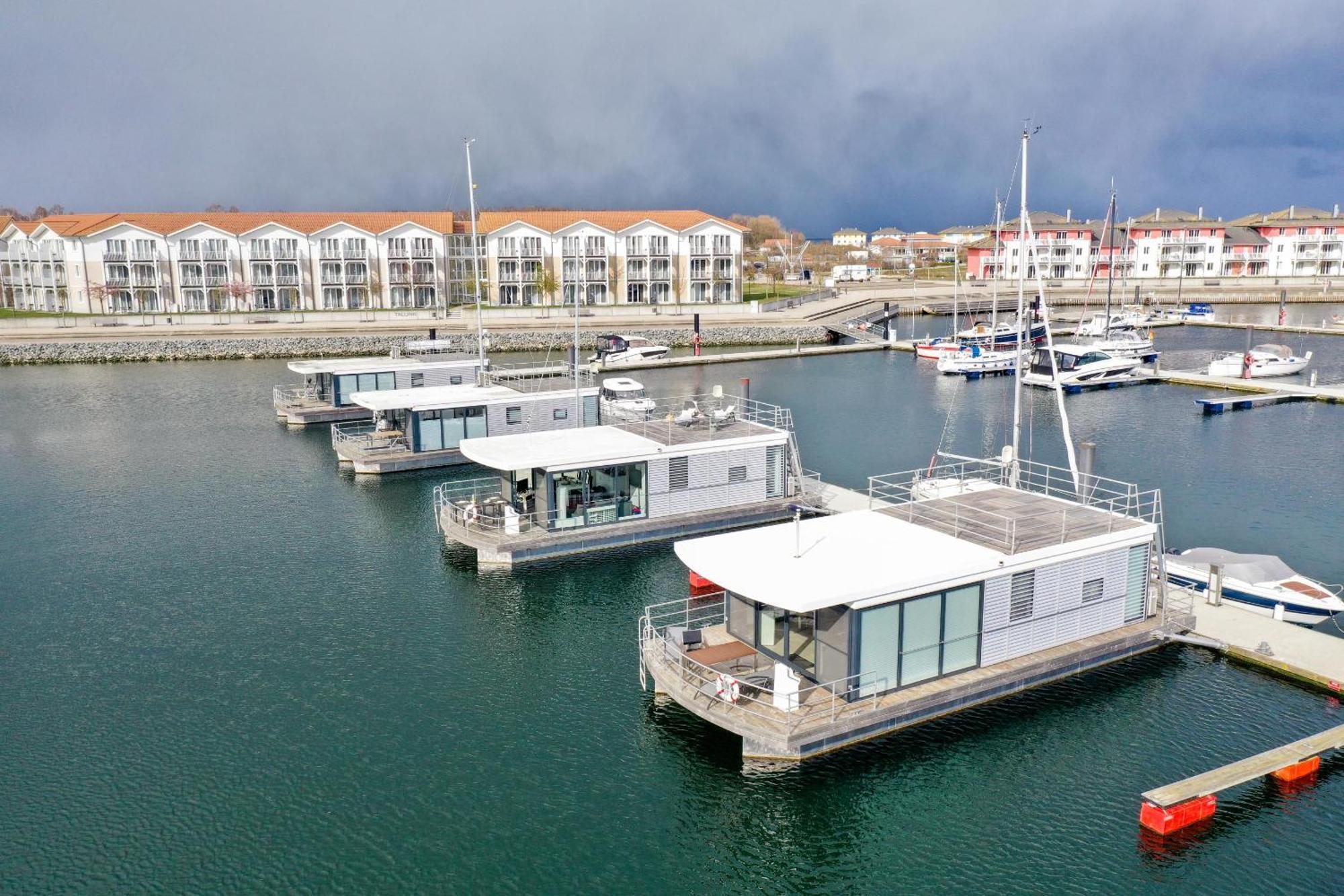 Exklusives Ostsee-Hausboot, Kueche Mit Spueler, Tv, Grosse Sonnenterrasse, 3X Kostenfreie Kfz-Parkplaetze, Klimaanlage, Bis Zu 6 Personen, 2X Baeder, Waschmaschine Boltenhagen (Ostseebad) Exterior foto