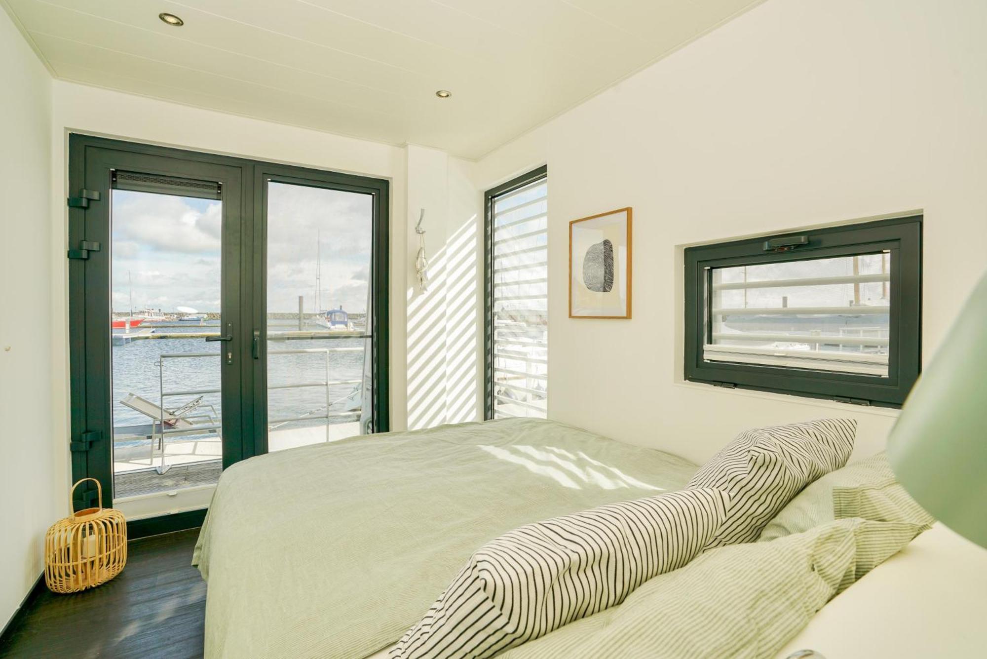 Exklusives Ostsee-Hausboot, Kueche Mit Spueler, Tv, Grosse Sonnenterrasse, 3X Kostenfreie Kfz-Parkplaetze, Klimaanlage, Bis Zu 6 Personen, 2X Baeder, Waschmaschine Boltenhagen (Ostseebad) Exterior foto