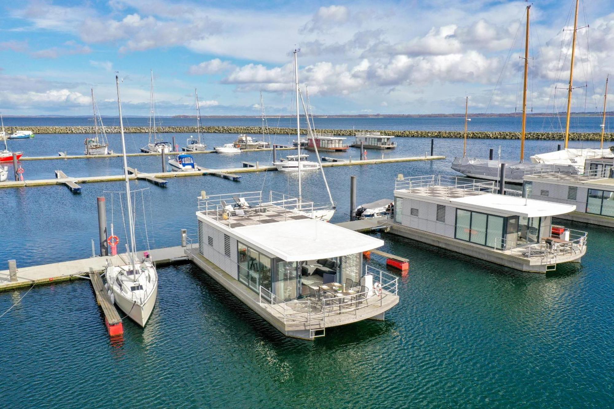Exklusives Ostsee-Hausboot, Kueche Mit Spueler, Tv, Grosse Sonnenterrasse, 3X Kostenfreie Kfz-Parkplaetze, Klimaanlage, Bis Zu 6 Personen, 2X Baeder, Waschmaschine Boltenhagen (Ostseebad) Exterior foto