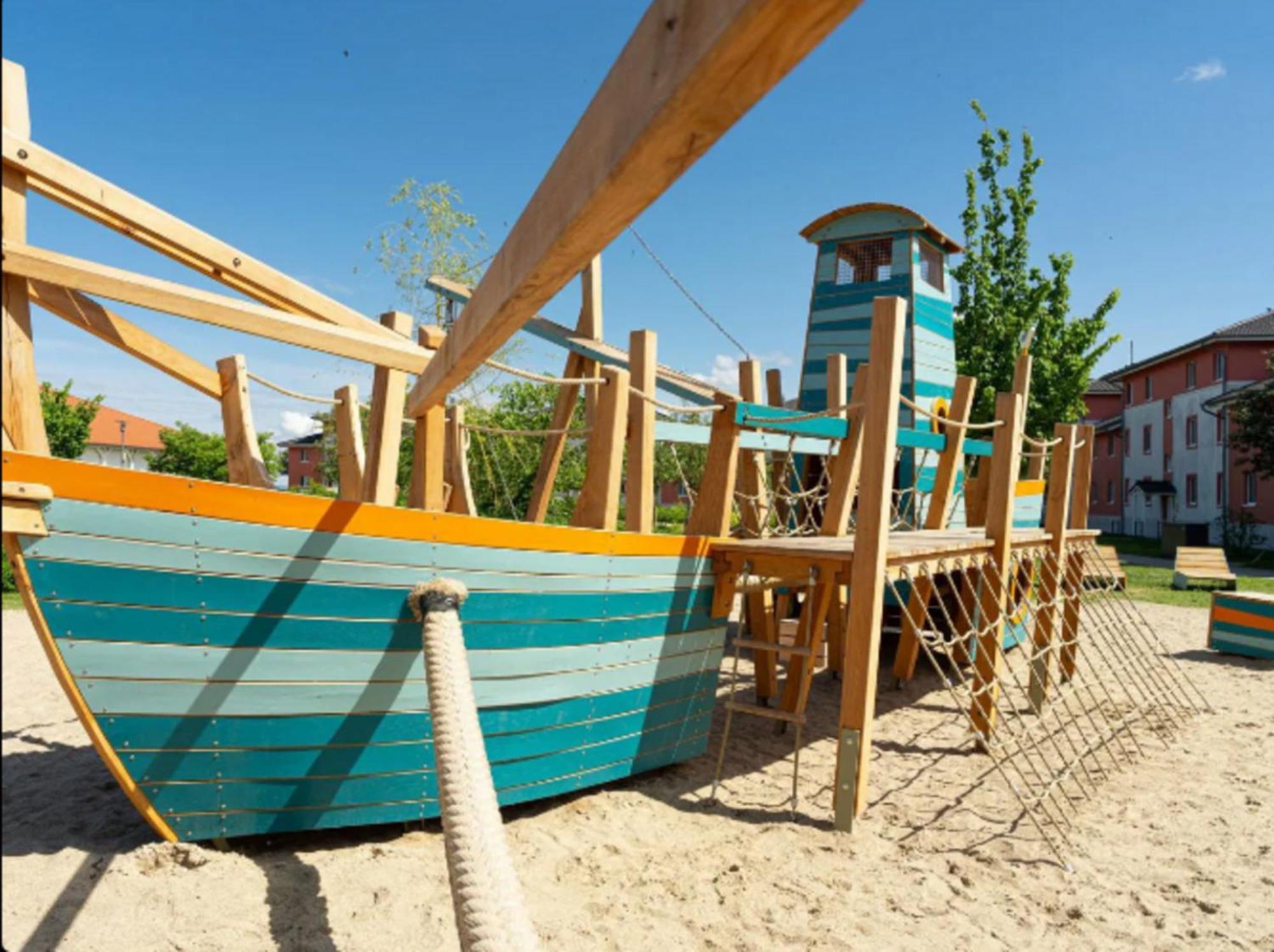 Exklusives Ostsee-Hausboot, Kueche Mit Spueler, Tv, Grosse Sonnenterrasse, 3X Kostenfreie Kfz-Parkplaetze, Klimaanlage, Bis Zu 6 Personen, 2X Baeder, Waschmaschine Boltenhagen (Ostseebad) Exterior foto