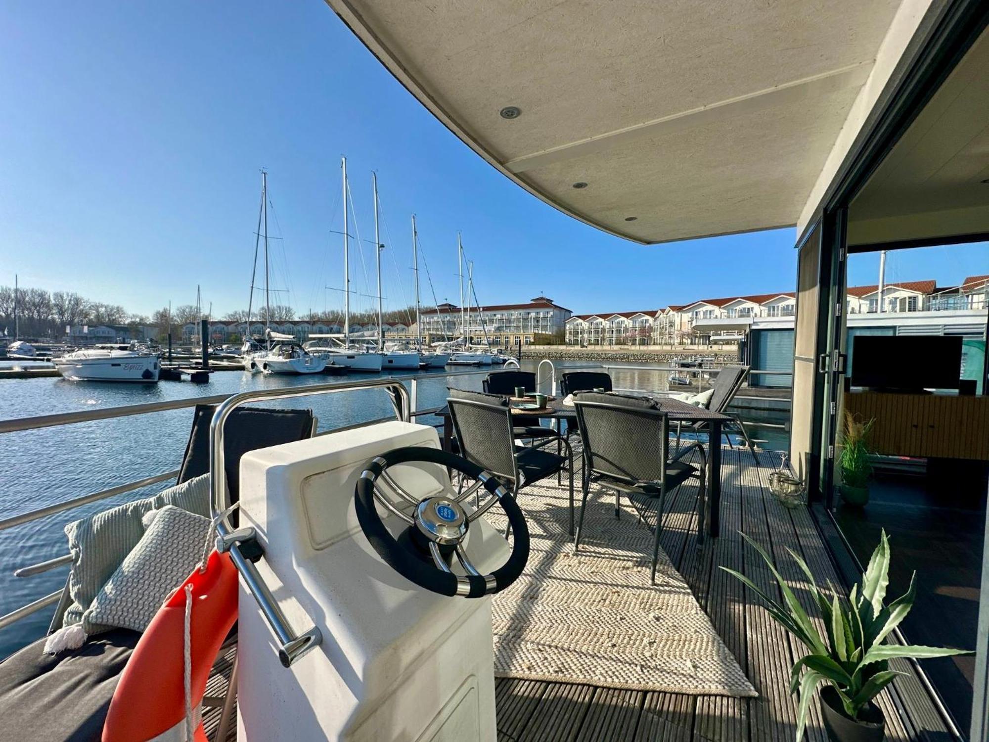 Exklusives Ostsee-Hausboot, Kueche Mit Spueler, Tv, Grosse Sonnenterrasse, 3X Kostenfreie Kfz-Parkplaetze, Klimaanlage, Bis Zu 6 Personen, 2X Baeder, Waschmaschine Boltenhagen (Ostseebad) Exterior foto