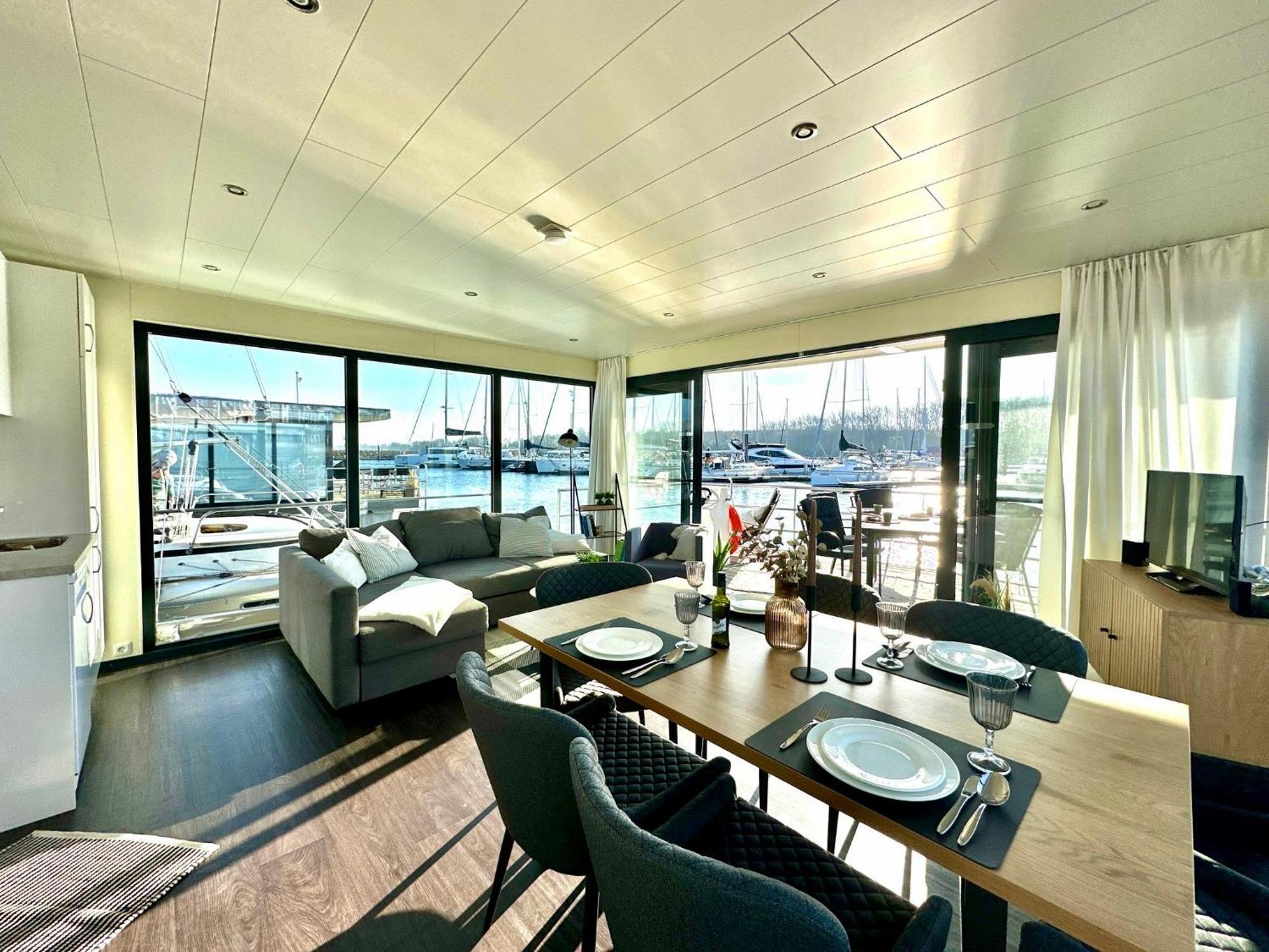 Exklusives Ostsee-Hausboot, Kueche Mit Spueler, Tv, Grosse Sonnenterrasse, 3X Kostenfreie Kfz-Parkplaetze, Klimaanlage, Bis Zu 6 Personen, 2X Baeder, Waschmaschine Boltenhagen (Ostseebad) Exterior foto